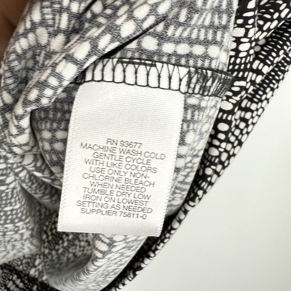 Liz Claiborne Sleeveless Top Small Black White Geo Print Stretch Knit - Picture 9 of 11